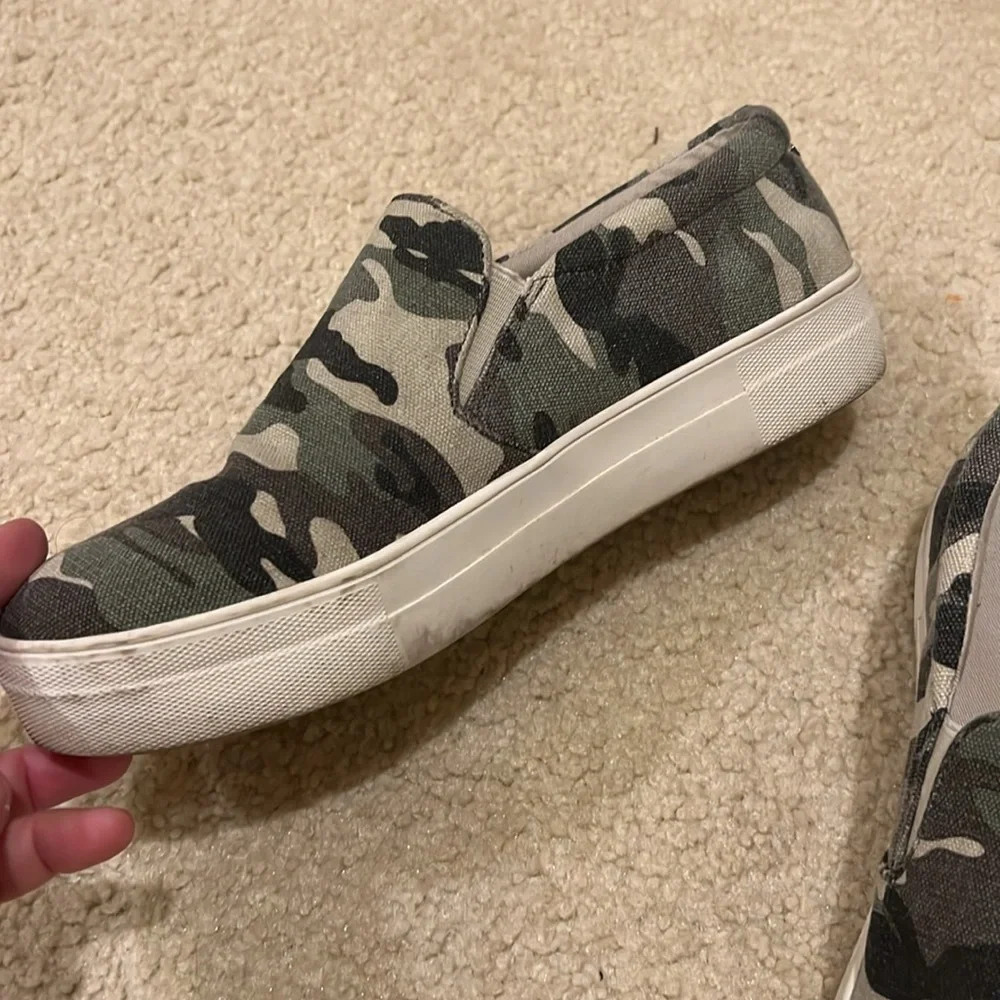 Steve Madden Camo Slip On - Picture 2 of 4
